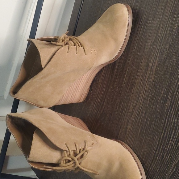 Lucky Brand Lace Up camel Leather Suede Heeled Ankle Bootie Size 8 - Picture 3 of 10